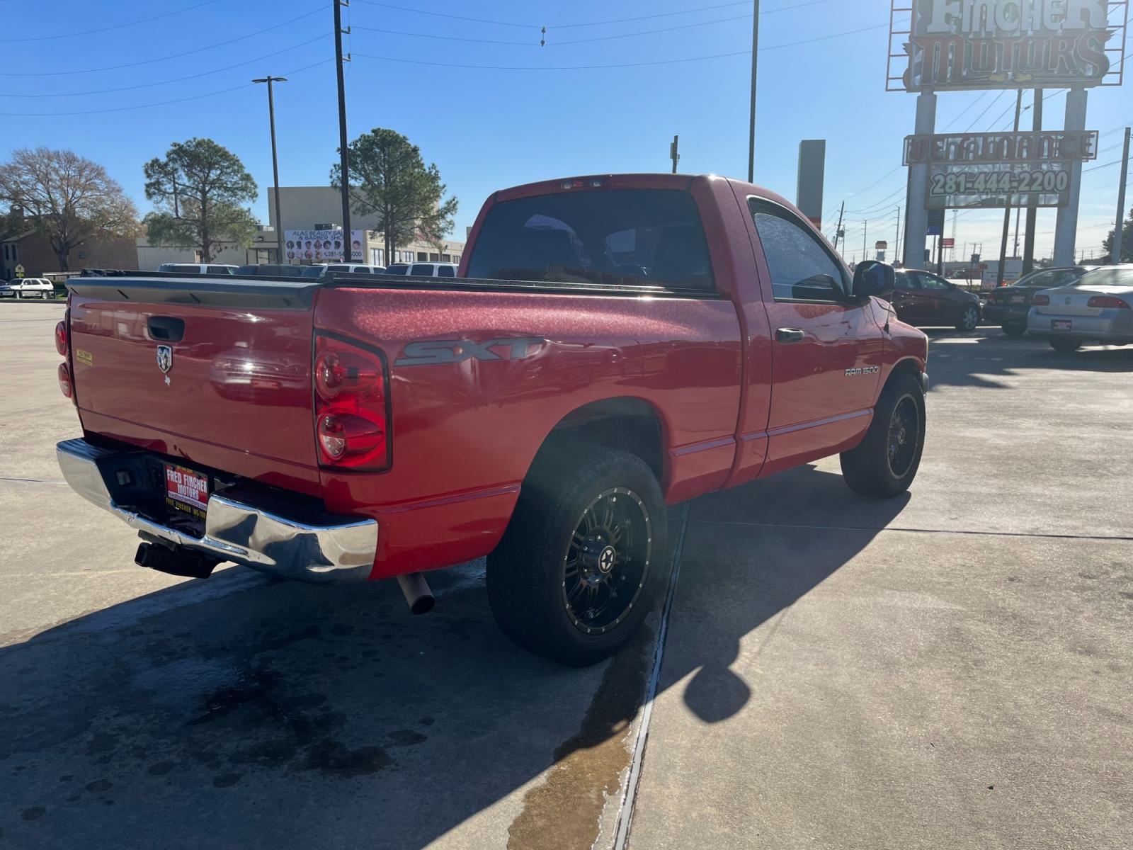 2007 red /black Dodge Ram 1500 SLT 2WD (1D7HA16K97J) with an 3.7L V6 SOHC 12V engine, Manual transmission, located at 14700 Tomball Parkway 249, Houston, TX, 77086, (281) 444-2200, 29.928619, -95.504074 - Photo #6